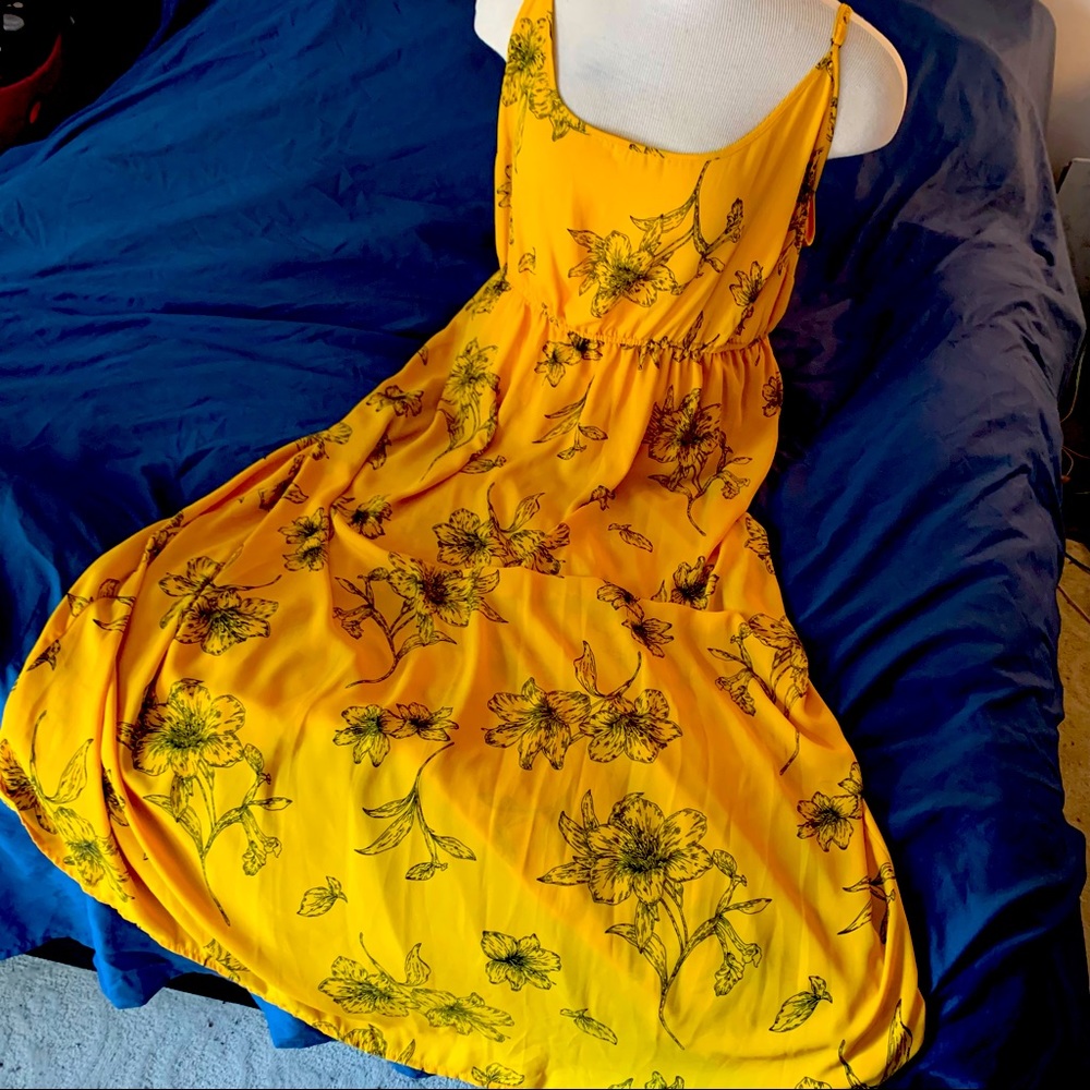 Forever 21+ Golden & Black Floral Maxi Dress💛🖤